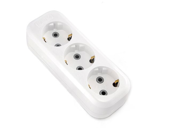 Колодка 16А  3 гнезда белая с з/к 220В Эксперт EKF